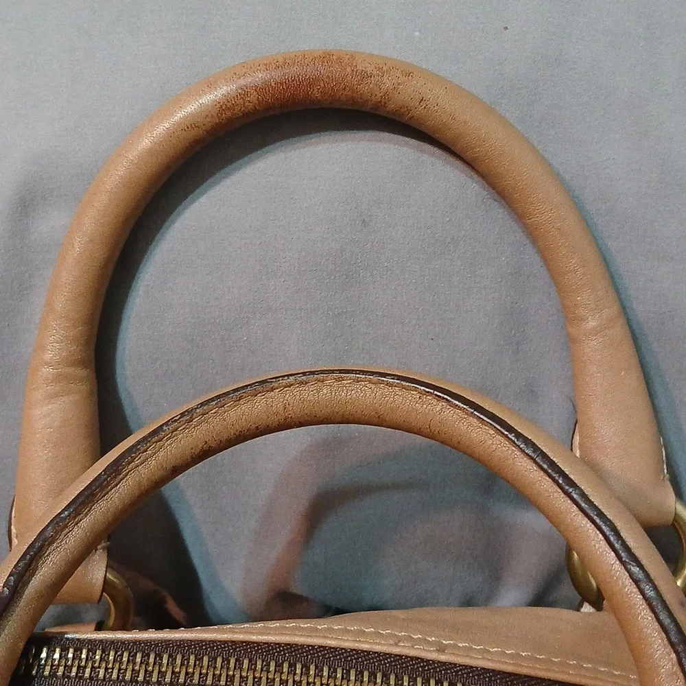 Coach - Picture 6 of 14